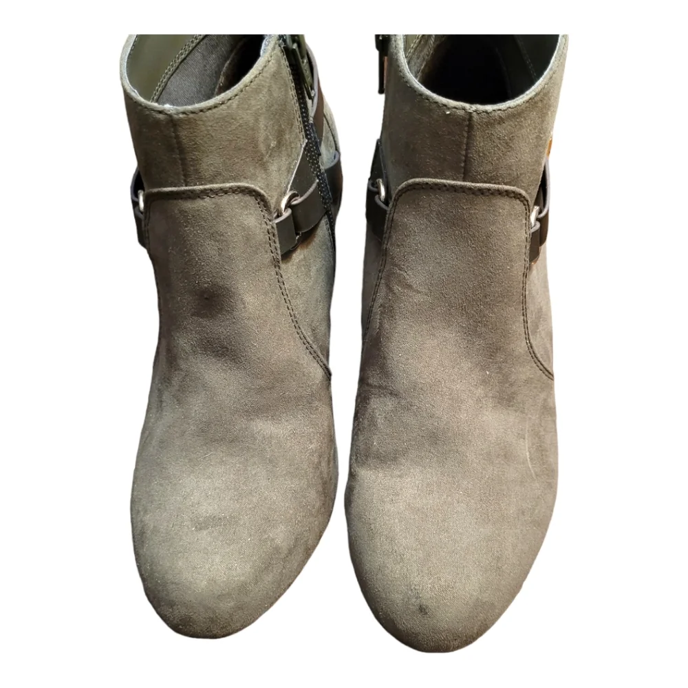 Report Galiana Wedge Booties NWOT Faux Suede Olive Green Wedge Boots Size 7.5